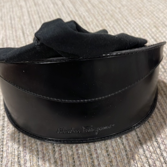 Salvatore Ferragamo women’s
Sunglasses. - Picture 5 of 9